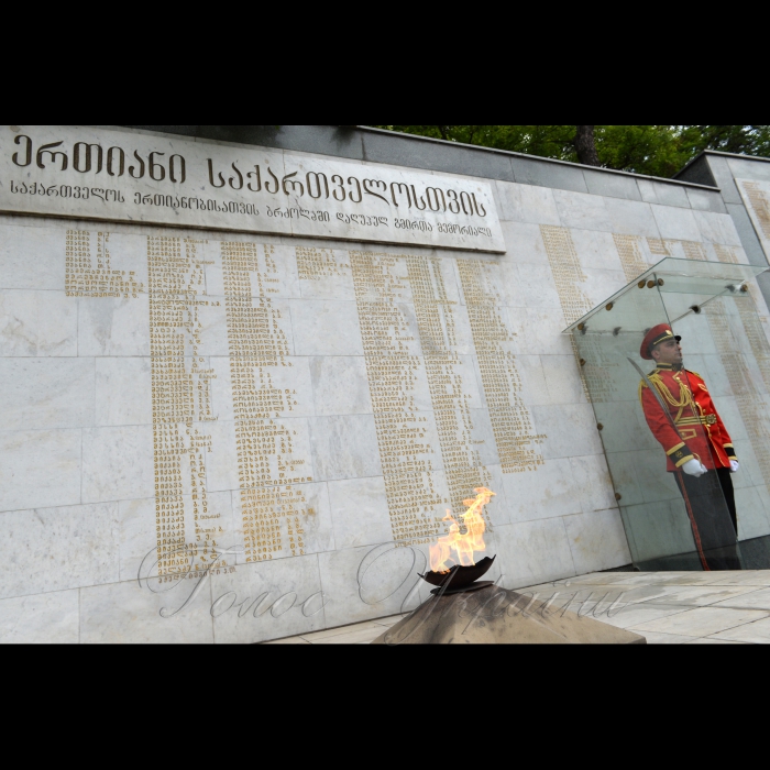 29 травня 2017 робочій візит Голови Верховної Ради України Андрія Парубія до Грузії, з метою участі у Пленарному засіданні весняної сесії ПА НАТО.
Церемонія покладання квітів до Монументу Героїв.