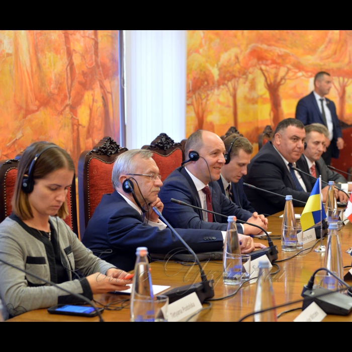 29 травня 2017 робочій візит Голови Верховної Ради України Андрія Парубія до Грузії, з метою участі у Пленарному засіданні весняної сесії ПА НАТО.


Зустріч Голови Верховної Ради України  Андрія Парубія та Української делегації з парламентаріями різних фракцій Парламенту Грузії.