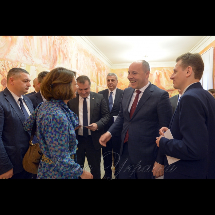 29 травня 2017 робочій візит Голови Верховної Ради України Андрія Парубія до Грузії, з метою участі у Пленарному засіданні весняної сесії ПА НАТО.


Зустріч Голови Верховної Ради України  Андрія Парубія та Української делегації з парламентаріями різних фракцій Парламенту Грузії.