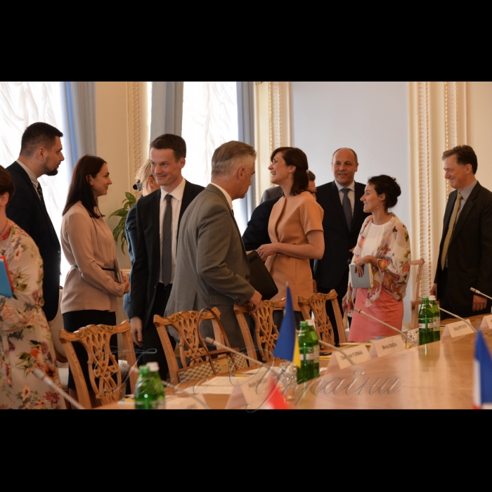 1 червня 2017 зустріч Голови Верховної Ради України Андрія Парубія з послами держав G7.
А. Парубій подякував усім країнам за отримання Україною безвізу, «до якого доклались всі учасники Великої сімки», за підтримку ініціативи щодо призначення Спеціального представника Великої сімки з питань реформ в Україні та за позитивну оцінку Великою сімкою прогресу України на шляху реформ.