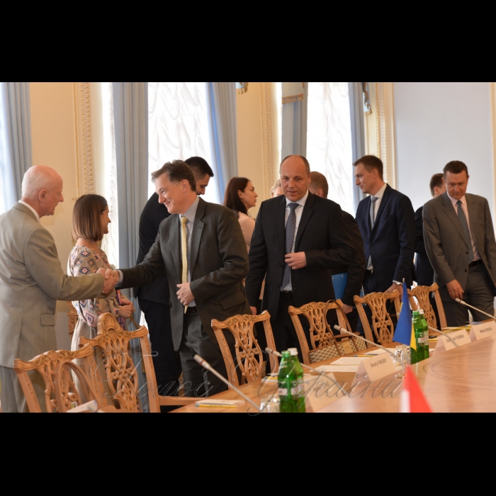 1 червня 2017 зустріч Голови Верховної Ради України Андрія Парубія з послами держав G7.
А. Парубій подякував усім країнам за отримання Україною безвізу, «до якого доклались всі учасники Великої сімки», за підтримку ініціативи щодо призначення Спеціального представника Великої сімки з питань реформ в Україні та за позитивну оцінку Великою сімкою прогресу України на шляху реформ.