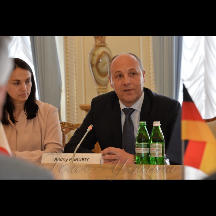1 червня 2017 зустріч Голови Верховної Ради України Андрія Парубія з послами держав G7.
А. Парубій подякував усім країнам за отримання Україною безвізу, «до якого доклались всі учасники Великої сімки», за підтримку ініціативи щодо призначення Спеціального представника Великої сімки з питань реформ в Україні та за позитивну оцінку Великою сімкою прогресу України на шляху реформ.
