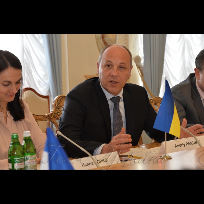1 червня 2017 зустріч Голови Верховної Ради України Андрія Парубія з послами держав G7.
А. Парубій подякував усім країнам за отримання Україною безвізу, «до якого доклались всі учасники Великої сімки», за підтримку ініціативи щодо призначення Спеціального представника Великої сімки з питань реформ в Україні та за позитивну оцінку Великою сімкою прогресу України на шляху реформ.