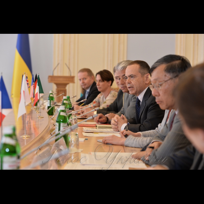 1 червня 2017 зустріч Голови Верховної Ради України Андрія Парубія з послами держав G7.
А. Парубій подякував усім країнам за отримання Україною безвізу, «до якого доклались всі учасники Великої сімки», за підтримку ініціативи щодо призначення Спеціального представника Великої сімки з питань реформ в Україні та за позитивну оцінку Великою сімкою прогресу України на шляху реформ.