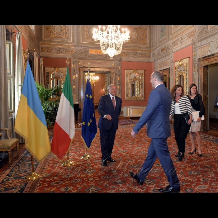 5 червня 2017 Голова Верховної Ради Андрій Парубій провів зустріч з Головою Сенату Італії П’єтро Грассо.
На початку зустрічі Андрій Парубій високо оцінив зусилля Італії у підтримці України. Голова Парламенту України повідомив Піетро Грассо, що путінська Росія не виконує Мінські домовленості. З боку окупаційний військ на Донбасі постійно тривають обстріли українських військових позицій та мирних громадян. Тому Голова Верховної Ради закликав італійського колегу посилювати санкції проти російського агресора.