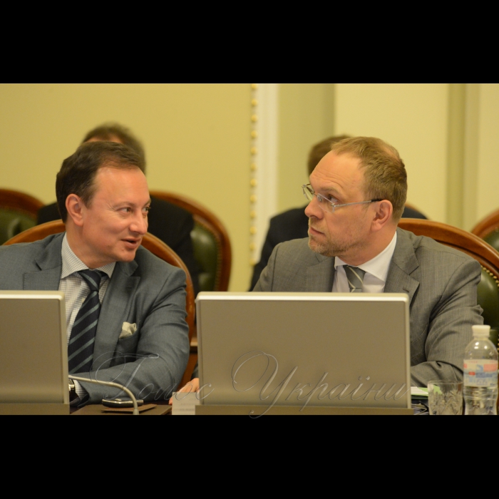 6 червня 2017 погоджувальна рада у ВР.
Дмитро Андрієвський - БПП, Сергій Власенко - Б.