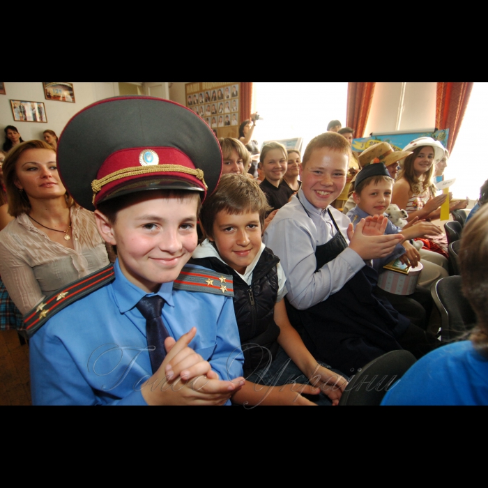19 травня 2009 Київська гімназія №56.
Концерт-конкурс «Ми дружимо з Укрзалізницею».