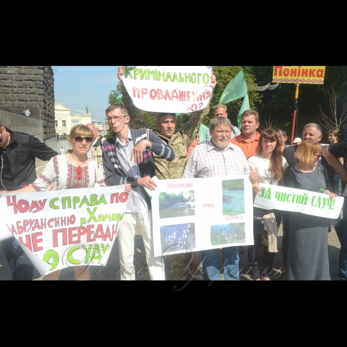 Акція протесту біля кабміну проти безкарного забруднення річок Случ і Хомора.
