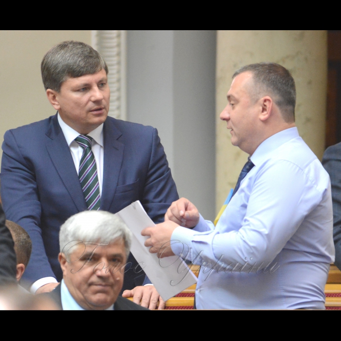 7 червня 2017 пленарне засідання Верховної Ради України
Прийнято Закон «Про ратифікацію Договору між Кабінетом Міністрів України та Урядом Республіки Молдова про співробітництво у сфері охорони і сталого розвитку басейну річки Дністер». Прийнято Закон «Про ратифікацію Європейської угоди про передачу заяв про правову допомогу».
Артур Герасимов і Андрій Шинькович.