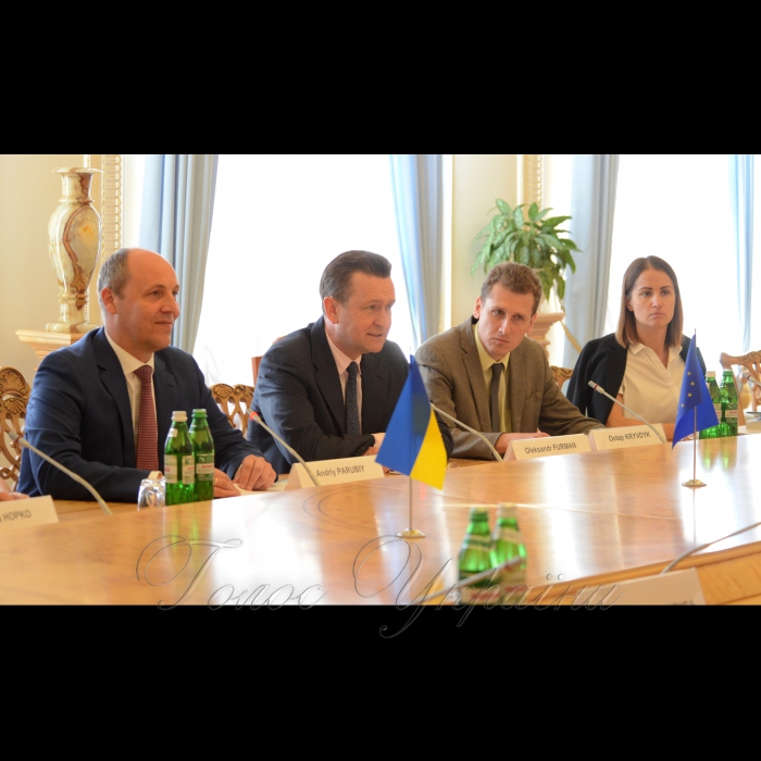 22 червня 2017 Голова Верховної Ради України Андрій Парубій зустрівся з делегацією неформальної групи «Друзі європейської України» в Європейському Парламенті. Він подякував за підтримку України на шляху до отримання безвізу. «Це був важкий шлях, але ми його пройшли дуже гідно - всі 144 вимоги виконано. У тому числі і завдяки тому, що відчували вашу підтримку, - наголосив Голова Парламенту. - Це рішення мало велике символічне значення - ми повертаємось у сім’ю європейських народів. Щиро дякую за цю підтримку». 
