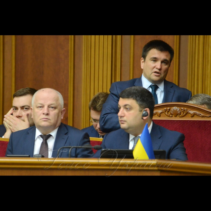 23 червня 2017 пленарне засідання Верховної Ради України
А. Парубій повідомив, що у засіданні беруть участь члени Кабінету Міністрів на чолі з Прем’єр-міністром Володимиром Гройсманом. 
Розпочалася «година запитань до Уряду».
Степан Кубів Перший віце-прем'єр-міністр України - Міністр економічного розвитку і торгівлі України, Володимир Гройсман Прем'єр-міністр України, Павло Клімкін Міністр закордонних справ України.