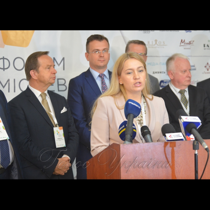 24 червня 2017 Голова Верховної Ради України Андрій Парубій в рамках форуму місцевого розвитку у м. Трускавець Львівської області зустрівся з Маршалком Сейму Польської Республіки Мареком Кухцінським. Вони домовились реалізувати кілька інфраструктурних проектів між Україною і Польщею, щоб дати приклад тіснішої співпраці.
Н.д. Оксана Юринець.