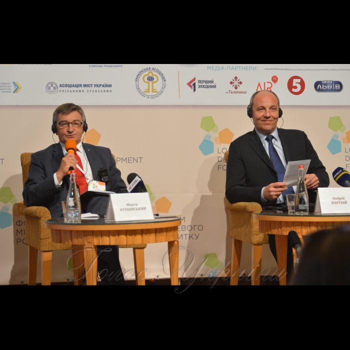 24 червня 2017 Голова Верховної Ради України Андрій Парубій в рамках форуму місцевого розвитку у м. Трускавець Львівської області зустрівся з Маршалком Сейму Польської Республіки Мареком Кухцінським. Вони домовились реалізувати кілька інфраструктурних проектів між Україною і Польщею, щоб дати приклад тіснішої співпраці.