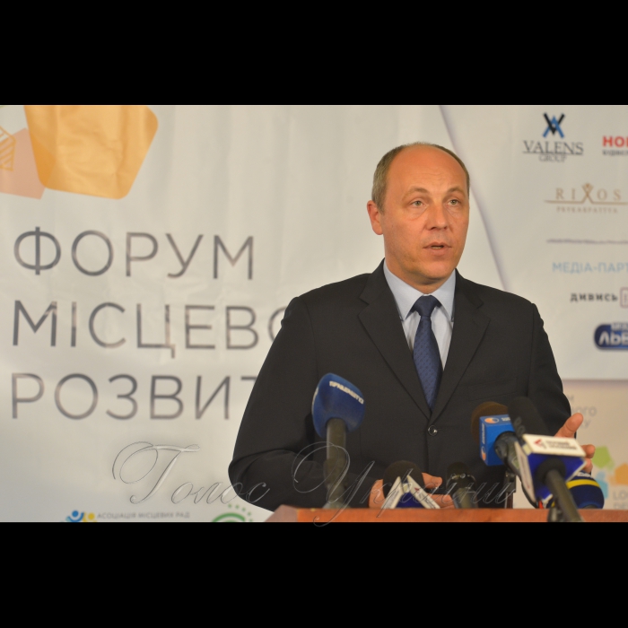 24 червня 2017 Голова Верховної Ради України Андрій Парубій в рамках форуму місцевого розвитку у м. Трускавець Львівської області зустрівся з Маршалком Сейму Польської Республіки Мареком Кухцінським. Вони домовились реалізувати кілька інфраструктурних проектів між Україною і Польщею, щоб дати приклад тіснішої співпраці.