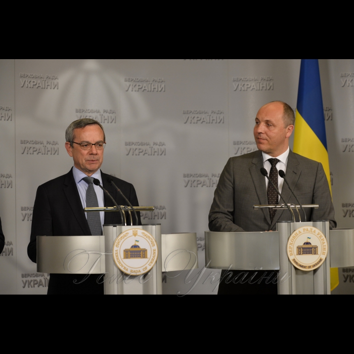 3 липня 2017 Голова Верховної Ради України Андрій Парубій під час спільного брифінгу з Головою Парламентської асамблеї НАТО Паоло Аллі зазначив, що питання щодо проведення в Україні засідання Парламентської асамблеї НАТО розглядатимуть восени поточного року, а саме засідання може відбутися навесні 2019 року.