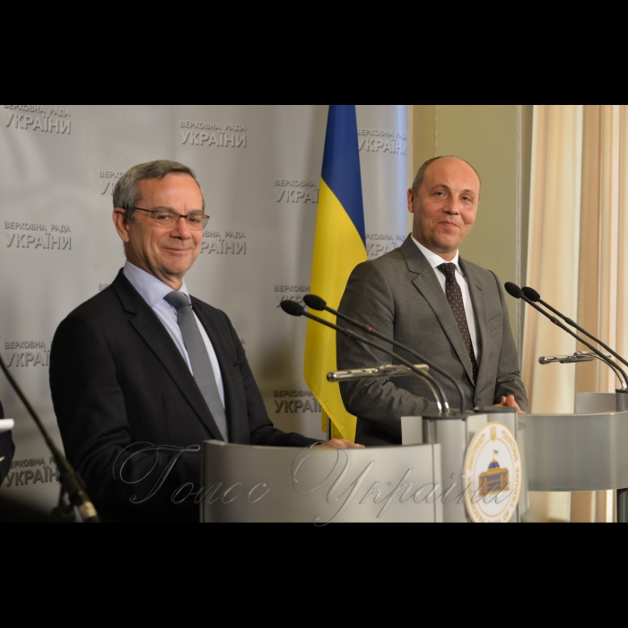3 липня 2017 Голова Верховної Ради України Андрій Парубій під час спільного брифінгу з Головою Парламентської асамблеї НАТО Паоло Аллі зазначив, що питання щодо проведення в Україні засідання Парламентської асамблеї НАТО розглядатимуть восени поточного року, а саме засідання може відбутися навесні 2019 року.