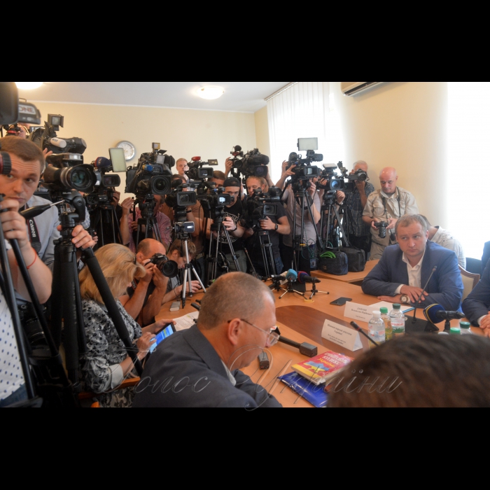 5 липня 2017 засідання Комітету з питань регламенту та організації роботи Верховної Ради України.
Про подання, підтримане та внесене до Верховної Ради України Генеральним прокурором України Луценком Ю.В. 21 червня 2017 року, «Про надання згоди на притягнення до кримінальної відповідальності народного депутата України Лозового Андрія Сергійовича». Журналісти, камери