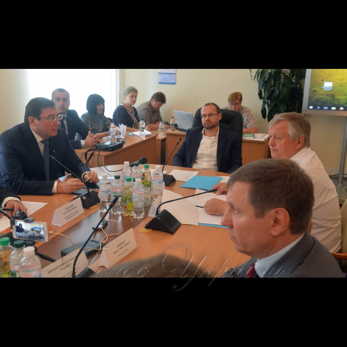 5 липня 2017 засідання Комітету з питань регламенту та організації роботи Верховної Ради України.
Про подання, підтримане та внесене до Верховної Ради України Генеральним прокурором України Луценком Ю.В. 21 червня 2017 року, «Про надання згоди на притягнення до кримінальної відповідальності народного депутата України Лозового Андрія Сергійовича».
Генпрокурор Юрій Луценко та Перший заступник голови комітету Павло Пинзеник.