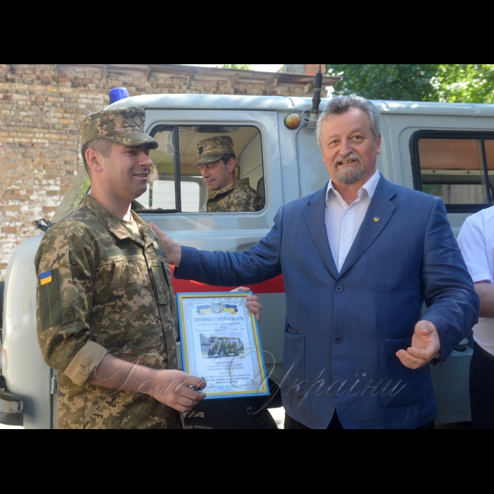 7 липня 2017 відбулося урочисте вручення ключів від автомобіля швидкої медичної допомоги, що його Національна академія медичних наук України у якості волонтерської допомоги передає Харківському 65-му військово-мобільному госпіталю, що нині базується у м. Часів Яр Донецької області.
Ключі отримує Юрій Качуровський заступник начальника 65 військово-мобільного госпіталю з рук президента НАМН України Віталія Цимбалюка.