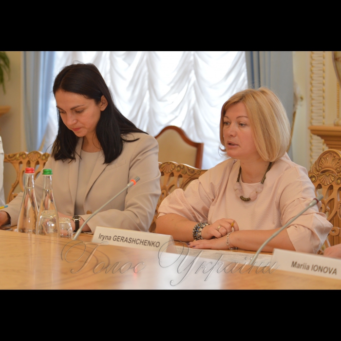 10 липня 2017 зустріч першого заступника Голови Верховної Ради України Ірини Геращенко з Міністром закордонних справ Португальської Республіки Аугусто Ернесто Сантуш Сілвою.
Ганна Гопко, Ірина Геращенко.