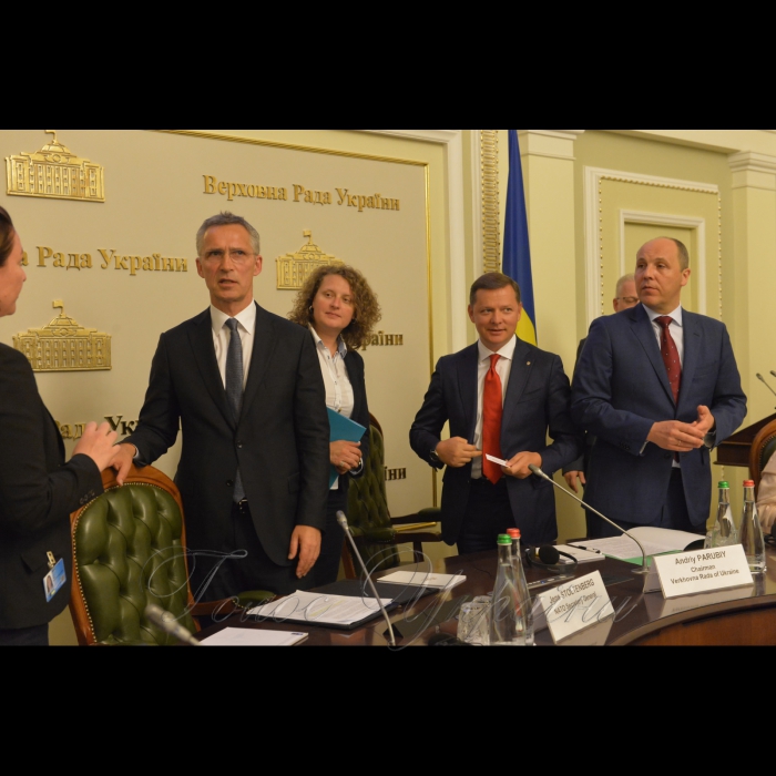10 липня 2017 після зустріч народних депутатів України з Генеральним Секретарем НАТО Йенсом Столтенбергом у сесійній залі Верховної Ради України А. Парубій запросив керівників депутатських фракцій і груп продовжити спілкування у вузькому колі.