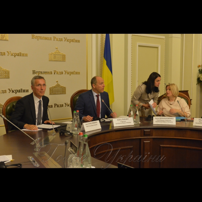 10 липня 2017 після зустріч народних депутатів України з Генеральним Секретарем НАТО Йенсом Столтенбергом у сесійній залі Верховної Ради України А. Парубій запросив керівників депутатських фракцій і груп продовжити спілкування у вузькому колі.
