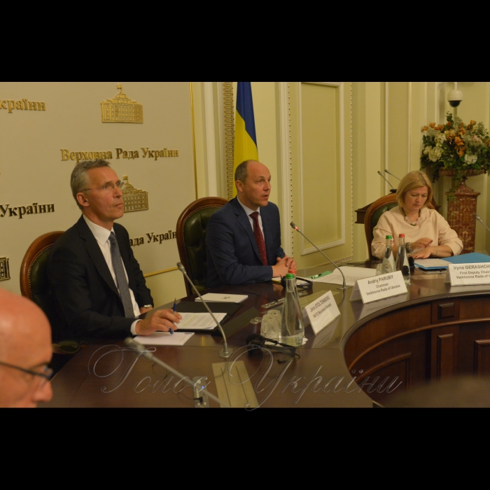10 липня 2017 після зустріч народних депутатів України з Генеральним Секретарем НАТО Йенсом Столтенбергом у сесійній залі Верховної Ради України А. Парубій запросив керівників депутатських фракцій і груп продовжити спілкування у вузькому колі.