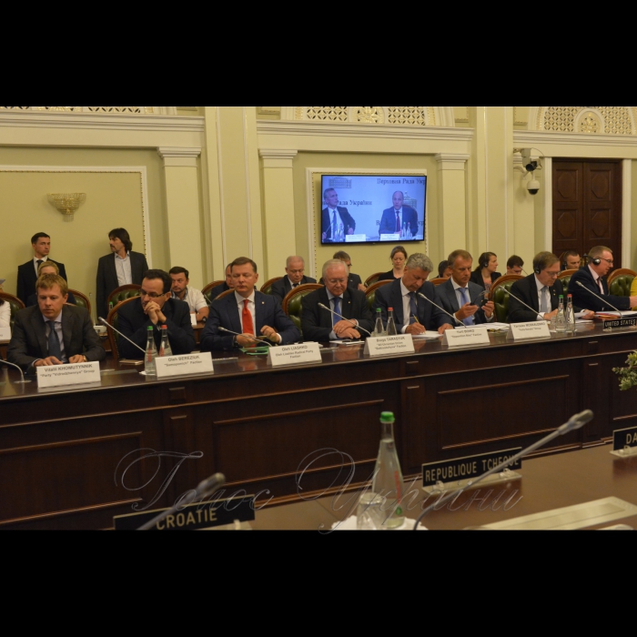10 липня 2017 після зустріч народних депутатів України з Генеральним Секретарем НАТО Йенсом Столтенбергом у сесійній залі Верховної Ради України А. Парубій запросив керівників депутатських фракцій і груп продовжити спілкування у вузькому колі.