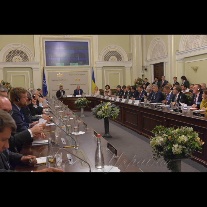 10 липня 2017 після зустріч народних депутатів України з Генеральним Секретарем НАТО Йенсом Столтенбергом у сесійній залі Верховної Ради України А. Парубій запросив керівників депутатських фракцій і груп продовжити спілкування у вузькому колі.
