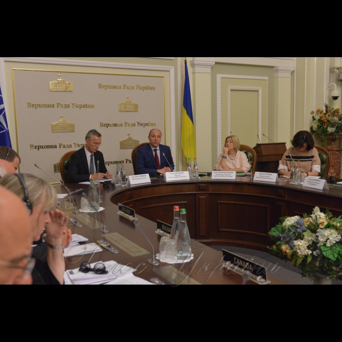 10 липня 2017 після зустріч народних депутатів України з Генеральним Секретарем НАТО Йенсом Столтенбергом у сесійній залі Верховної Ради України А. Парубій запросив керівників депутатських фракцій і груп продовжити спілкування у вузькому колі.
