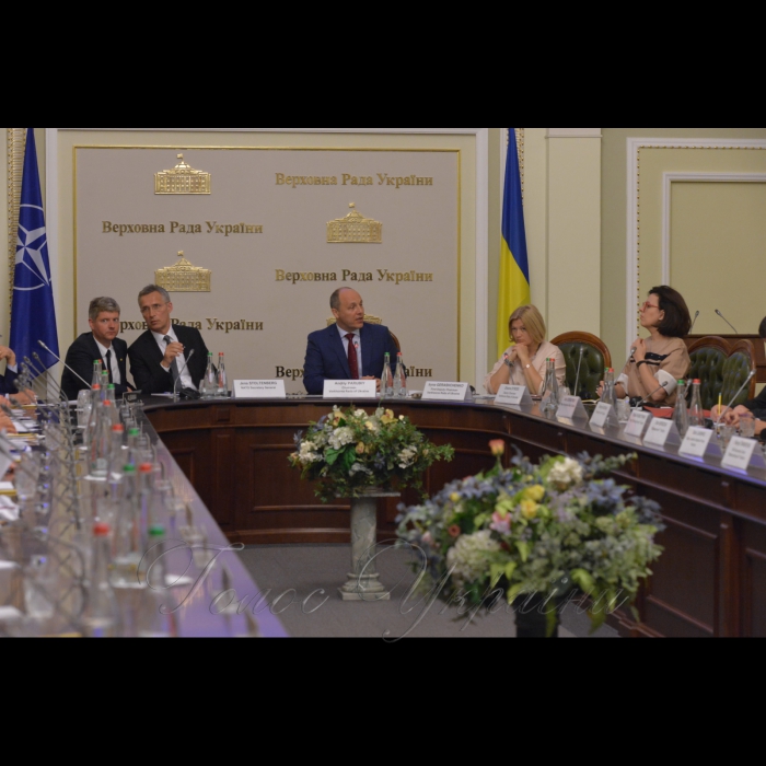 10 липня 2017 після зустріч народних депутатів України з Генеральним Секретарем НАТО Йенсом Столтенбергом у сесійній залі Верховної Ради України А. Парубій запросив керівників депутатських фракцій і груп продовжити спілкування у вузькому колі.