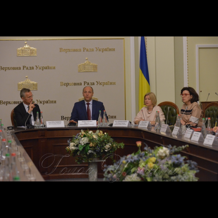 10 липня 2017 після зустріч народних депутатів України з Генеральним Секретарем НАТО Йенсом Столтенбергом у сесійній залі Верховної Ради України А. Парубій запросив керівників депутатських фракцій і груп продовжити спілкування у вузькому колі.