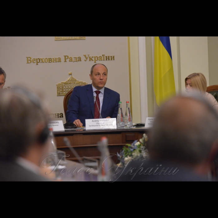 10 липня 2017 після зустріч народних депутатів України з Генеральним Секретарем НАТО Йенсом Столтенбергом у сесійній залі Верховної Ради України А. Парубій запросив керівників депутатських фракцій і груп продовжити спілкування у вузькому колі.