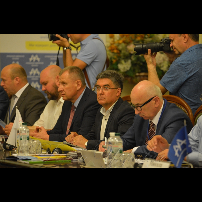 11 липня 2017 «Круглий стіл» на тему: «Конфлікт на Донбасі: виклики, загрози та їх правове врегулювання» (вул. Грушевського, 5, конференц-зал).
Організатор заходу: Міжфракційне депутатське об’єднанням Верховної Ради України «Сприяння захисту прав та соціальній реабілітації учасників Антитерористичної операції» спільно з Всеукраїнською громадською організацією «Асоціація адміністративних суддів», Асоціацією адвокатів України, Асоціацією податкових радників.
Микола Кучер.