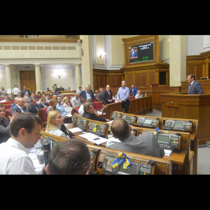 11 липня 2017 вечірнє пленарне засідання Верховної Ради України. 
Голова Верховної Ради України Андрій Парубій нагадав, що на вечірньому засіданні розглядають подання Генерального прокурора України Юрій Луценка про надання згоди на притягнення до кримінальної відповідальності деяких народних депутатів.