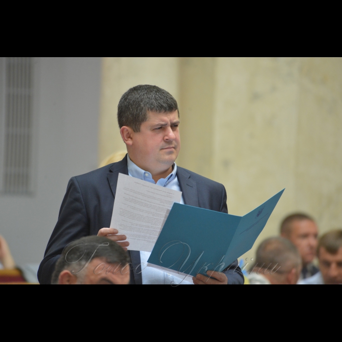 12 липня 2017 пленарне засідання Верховної Ради України.
А. Парубій повідомив, що учора Рада Європейського Союзу остаточно затвердила Угоду про асоціацію Україна-ЄС.
Прийнято Закон 