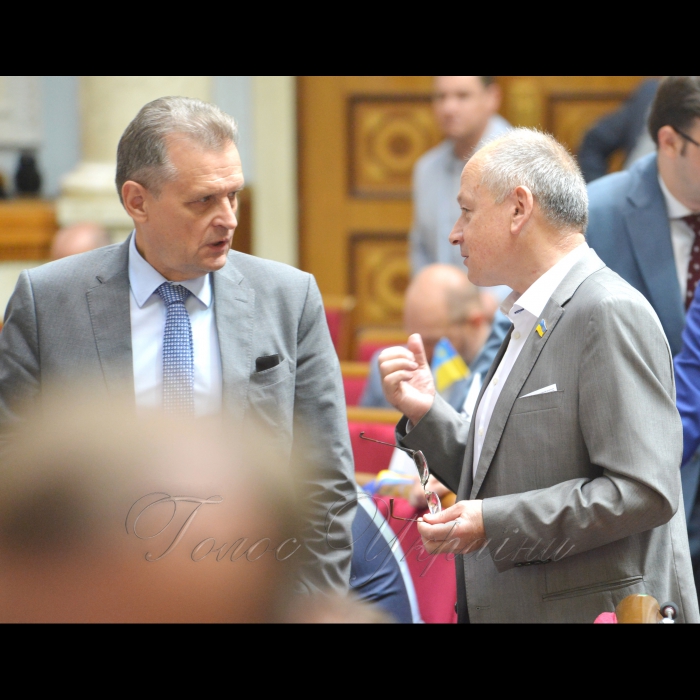 12 липня 2017 пленарне засідання Верховної Ради України.
А. Парубій повідомив, що учора Рада Європейського Союзу остаточно затвердила Угоду про асоціацію Україна-ЄС.
Прийнято Закон 