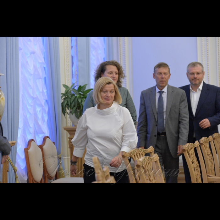 13 липня 2017 спільна зустріч Першого заступника Голови Верховної Ради України Ірини Геращенко, голів депутатських фракцій і груп з Віце-президентом Європейської Комісії, членом ЄК з питань євро, соціального діалогу, фінансової стабільності, фінансових послуг і Союзу ринків капіталу В. Домбровскісом.