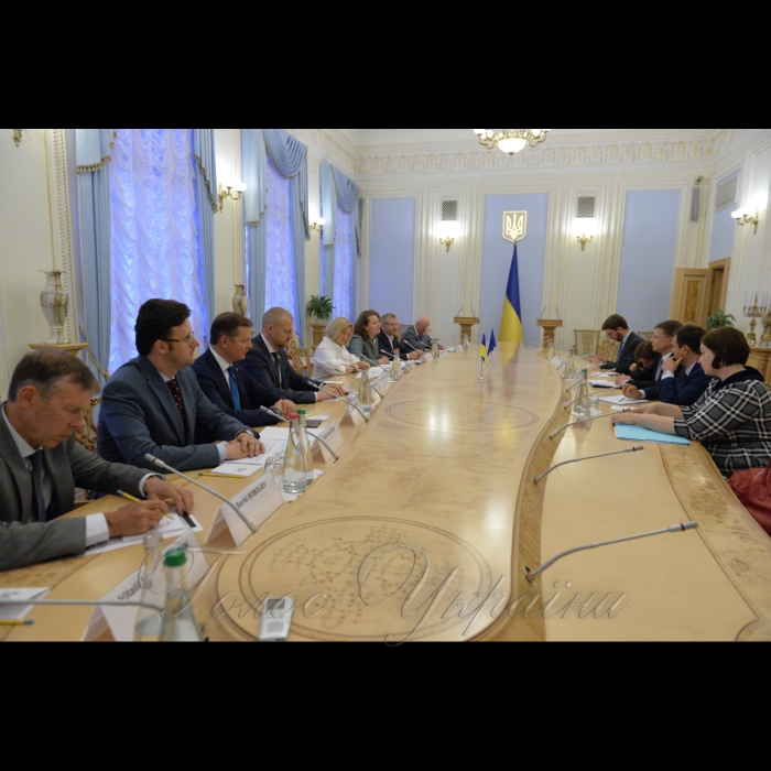13 липня 2017 спільна зустріч Першого заступника Голови Верховної Ради України Ірини Геращенко, голів депутатських фракцій і груп з Віце-президентом Європейської Комісії, членом ЄК з питань євро, соціального діалогу, фінансової стабільності, фінансових послуг і Союзу ринків капіталу В. Домбровскісом. Соболєв С.,Галасюк, Ляшко, Тетерук