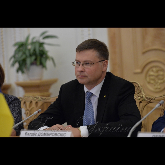 13 липня 2017 спільна зустріч Першого заступника Голови Верховної Ради України Ірини Геращенко, голів депутатських фракцій і груп з Віце-президентом Європейської Комісії, членом ЄК з питань євро, соціального діалогу, фінансової стабільності, фінансових послуг і Союзу ринків капіталу В. Домбровскісом.