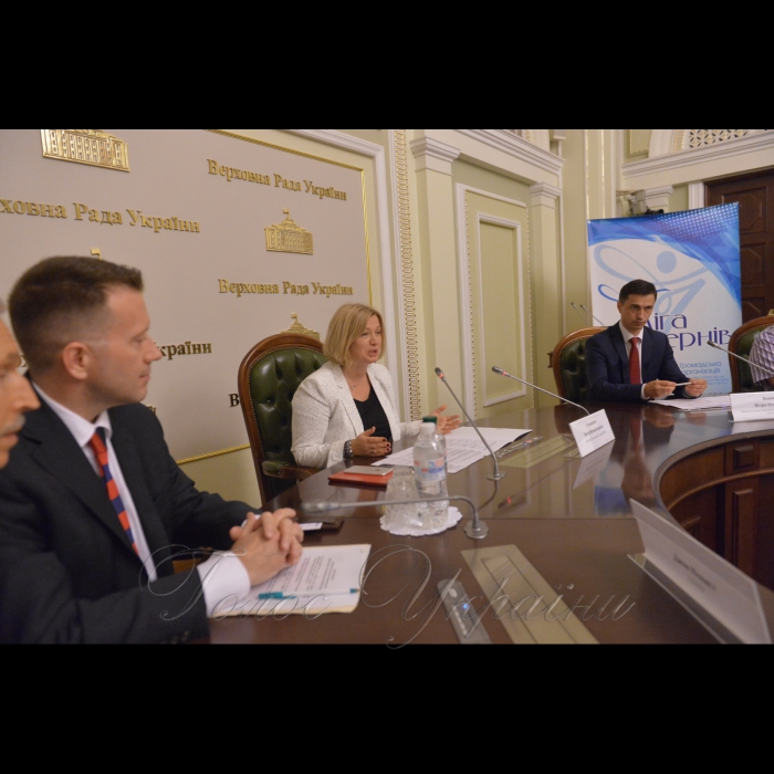 14 липня 2017 урочиста церемонія закриття Програми стажування у Верховній Раді України у 2017 році (ГО «Ліга інтернів»).
Цього року випускниками Програми стажування в Апараті Верховної Ради України стало 50 осіб, які протягом шести місяців працювали в секретаріатах Комітетів та підрозділах Апарату українського Парламенту. Окрім того, три особи пройшли стажування в Офісі з фінансового та економічного аналізу у Верховній Раді України, один – в Інституті законодавства ВРУ, двоє – у Програмі USAID «РАДА».
Джон Пенел заступник директора місії USAID в України, Ірина Геращенко - перший заступник Голови Верховної Ради України, Петро Боднар – перший заступник Керівника Апарату – керуючий справами.