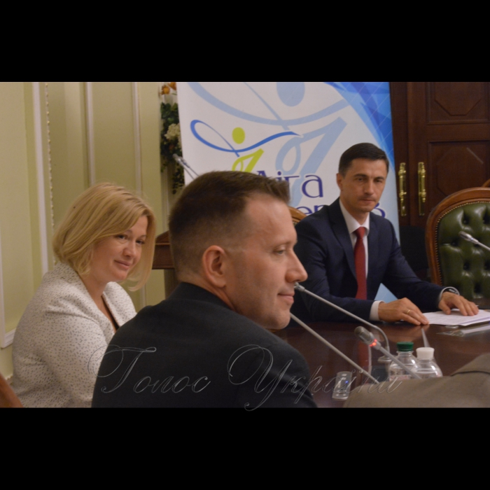 14 липня 2017 урочиста церемонія закриття Програми стажування у Верховній Раді України у 2017 році (ГО «Ліга інтернів»).
Цього року випускниками Програми стажування в Апараті Верховної Ради України стало 50 осіб, які протягом шести місяців працювали в секретаріатах Комітетів та підрозділах Апарату українського Парламенту. Окрім того, три особи пройшли стажування в Офісі з фінансового та економічного аналізу у Верховній Раді України, один – в Інституті законодавства ВРУ, двоє – у Програмі USAID «РАДА».