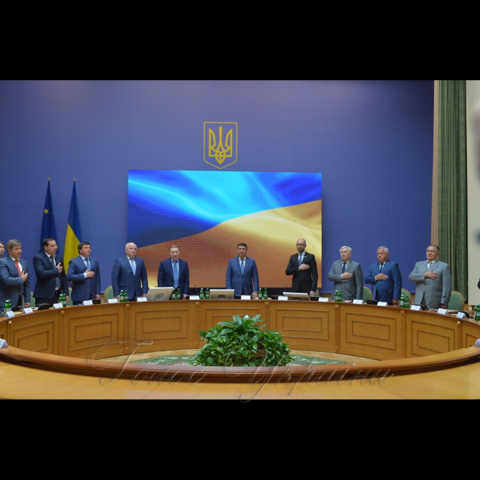 18 липня 2017 Прем’єр-міністр України Володимир Гройсман відкрив урочисте засідання Кабінету Міністрів, присвячене 100-річчю Уряду України. В заході беруть участь керівники урядів України, діючі члени Кабінету Міністрів. Біля Клубу Кабінету Міністрів України відкрито виставку присвячену 100-річчю Уряду України.
Міністр фінансів України Олександр Данилюк, Міністр Кабінету Міністрів України Олександр Саєнко, Віце-прем'єр-міністр - Міністр регіонального розвитку, будівництва та ЖКГ України Геннадій Зубко, перший віце-прем'єр-міністр України - Міністр економічного розвитку і торгівлі України Степан Кубів, екс-президент України Леонід Кучма, Прем’єр-міністр України Володимир Гройсман, екс-прем’єр-міністри України Арсеній Яценюк, Юрій Єхануров, Анатолій Кінах, Євген Марчук.