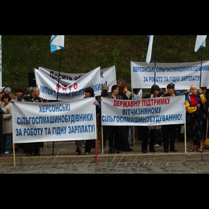 20 травня 2009 мітинг біля Кабміну представників профспілки працівників рибного господарства України з вимогами збереження акваторії за Керченським морським рибним портом та забезпечення його існування як цілісного господарського комплексу рибної галузі України.