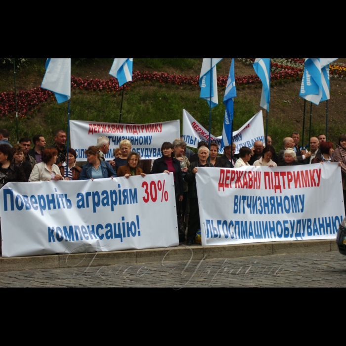 20 травня 2009 мітинг біля Кабміну представників профспілки працівників рибного господарства України з вимогами збереження акваторії за Керченським морським рибним портом та забезпечення його існування як цілісного господарського комплексу рибної галузі України.