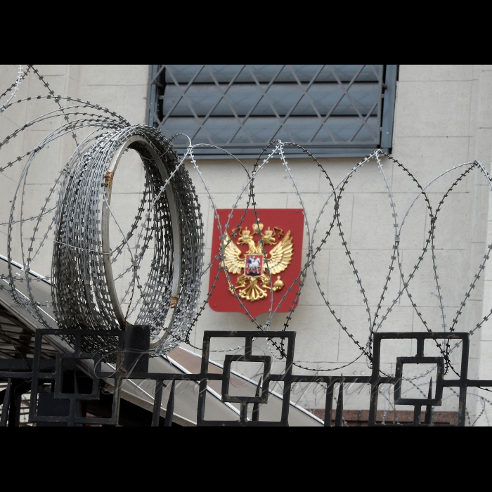 26 липня 2017 Київ. Біля посольства РФ відбудеться XIII акція «Де Ервін?», у рамках інформаційної кампанії «FIND&FREE;». На акцію запрошено «високих людей», які погодились «допомогти з доставкою» гасел, безпосередньо, до вікон працівників дипмісії РФ. Кожну акцію представники посольства ховаються від запитань активістів за ролетами, фортепіано або просто на поверхах будівлі, але у середу вони гарантовано зрозуміють та побачать усі висунуті до них вимоги. 
