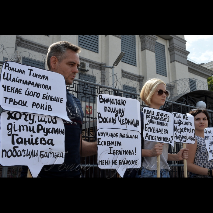 26 липня 2017 Київ. Біля посольства РФ відбудеться XIII акція «Де Ервін?», у рамках інформаційної кампанії «FIND&FREE;». На акцію запрошено «високих людей», які погодились «допомогти з доставкою» гасел, безпосередньо, до вікон працівників дипмісії РФ. Кожну акцію представники посольства ховаються від запитань активістів за ролетами, фортепіано або просто на поверхах будівлі, але у середу вони гарантовано зрозуміють та побачать усі висунуті до них вимоги. 