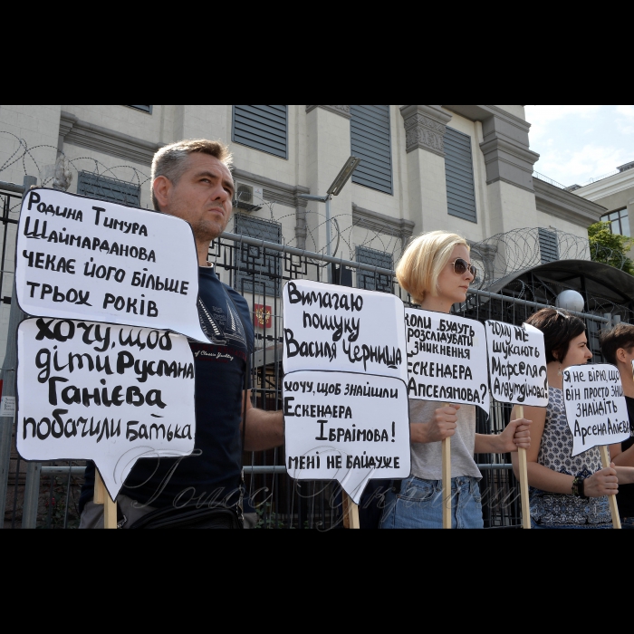26 липня 2017 Київ. Біля посольства РФ відбудеться XIII акція «Де Ервін?», у рамках інформаційної кампанії «FIND&FREE;». На акцію запрошено «високих людей», які погодились «допомогти з доставкою» гасел, безпосередньо, до вікон працівників дипмісії РФ. Кожну акцію представники посольства ховаються від запитань активістів за ролетами, фортепіано або просто на поверхах будівлі, але у середу вони гарантовано зрозуміють та побачать усі висунуті до них вимоги. 