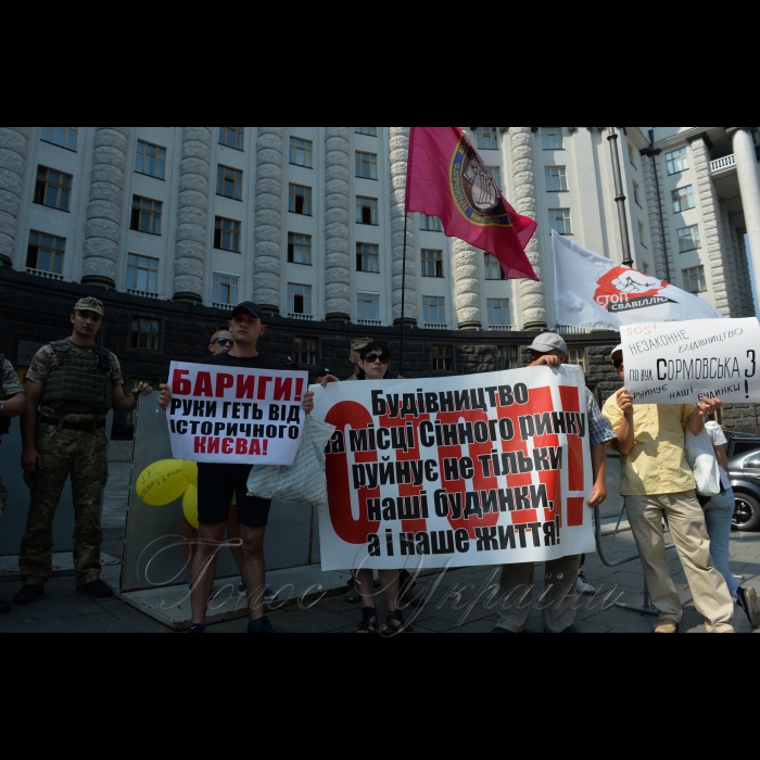 3 серпня 2017 мітинг проти незаконної забудови біля Кабміну. До Кабміну кияни прийшли з повітряними кульками, на яких написали незаконні забудови і запустили їх до Кабміну, оскільки чиновники ховаються від людей за парканами, то хай кульки долетять.