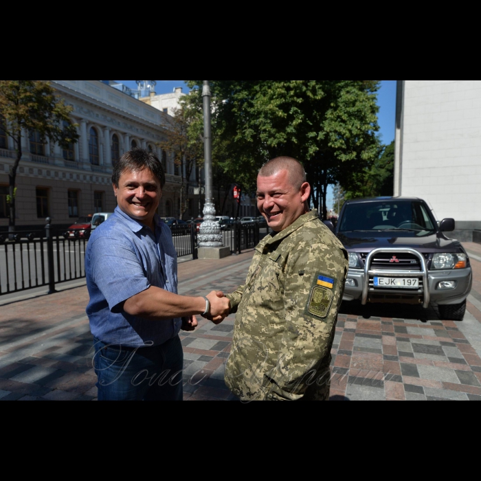 9 серпня 2017 передача автомобіля 72 бригаді біля Верховної Ради України.
За сприяння першого заступника Голови Верховної Ради Ірини Геращенко 72 окрема механізована бригада отримала автомобіль MITSUBISHI Pajero. Ключи від автомобіля підполковнику Олександру Самарському, заступнику командира військової частини А-2167 (72 ОМБР) вручив підприємець Ігор Мартиненков.
Заступник командира 72-ї бригади Олександр Самарський, 
підприємець Ігор Мартиненков (він вручив ключі від авто).